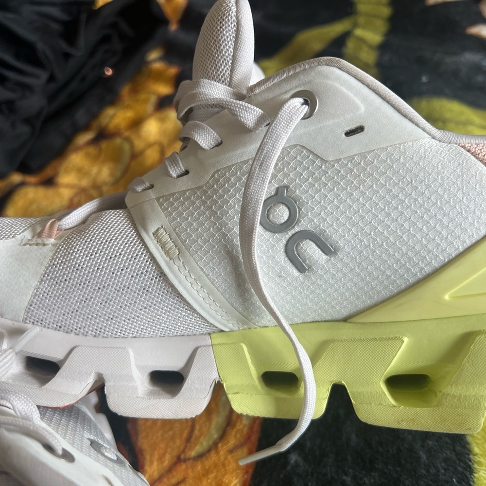 On Cloud CloudFlyer Athletic Sneakers in White with Lime Midsole size 9